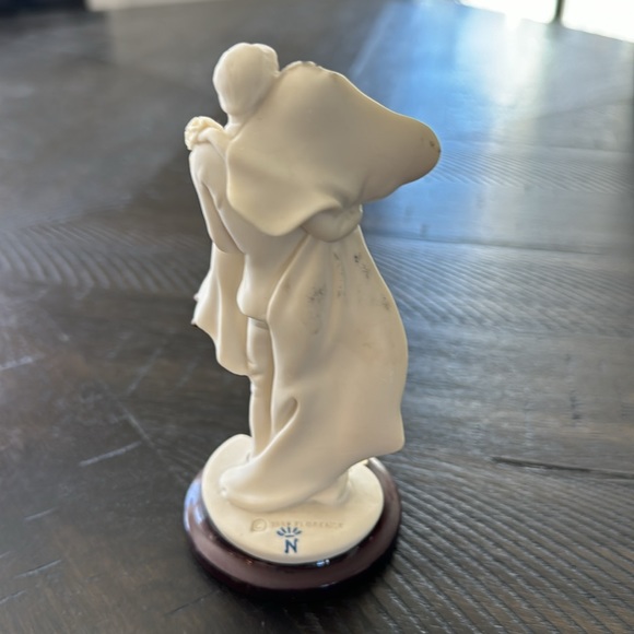 Vintage Giuseppe Armani Capodimonte Porcelain Bride & Groom 5” Tall - Picture 2 of 4